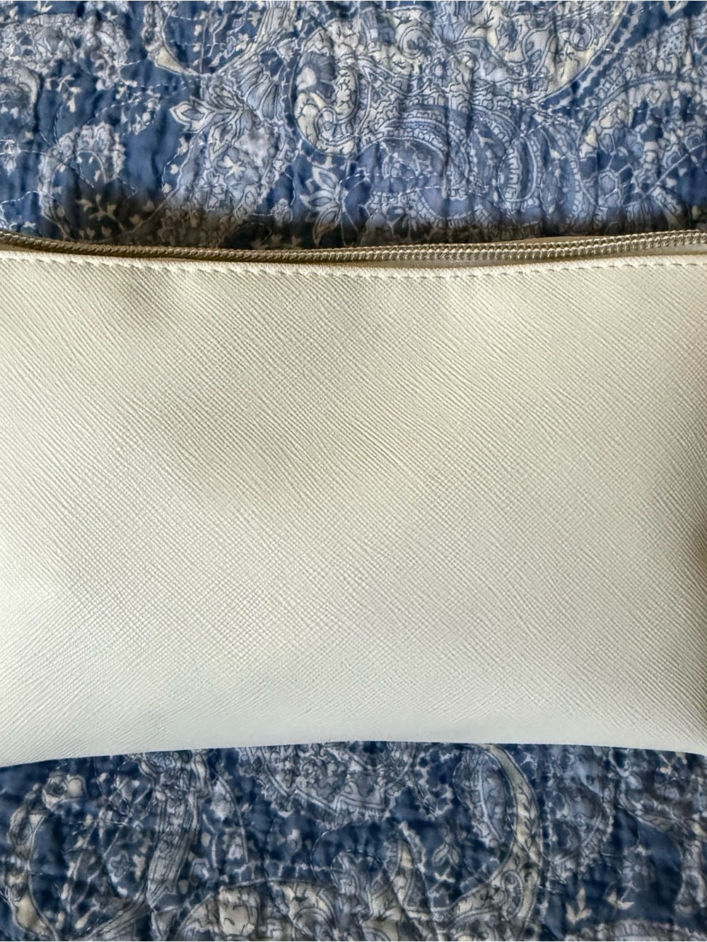 Clarisonic Keith Haring Love Travel Makeup Bag - Picture 5 of 12